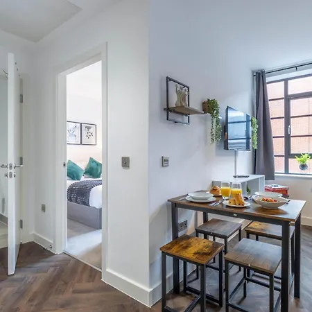 Modern 1-bed In Birmingham's Jewellery Quarter Birmingham