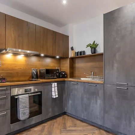Modern 1-bed In Birmingham's Jewellery Quarter Birmingham