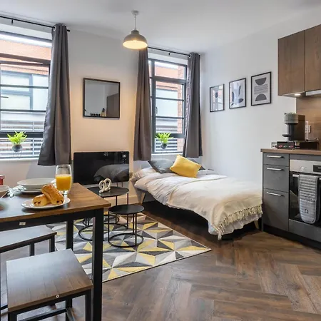 Modern 1-bed In Birmingham's Jewellery Quarter