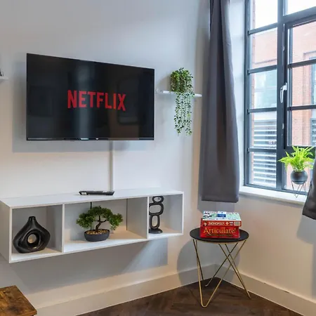 Modern 1-bed In Birmingham's Jewellery Quarter * Birmingham