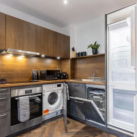 Modern 1-bed In Birmingham's Jewellery Quarter Birmingham